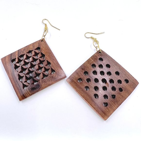 NWT – Charming Charlie – Wooden Square Lattice Gold Tone Fishhook 3.5” Earrings - Picture 5 of 8